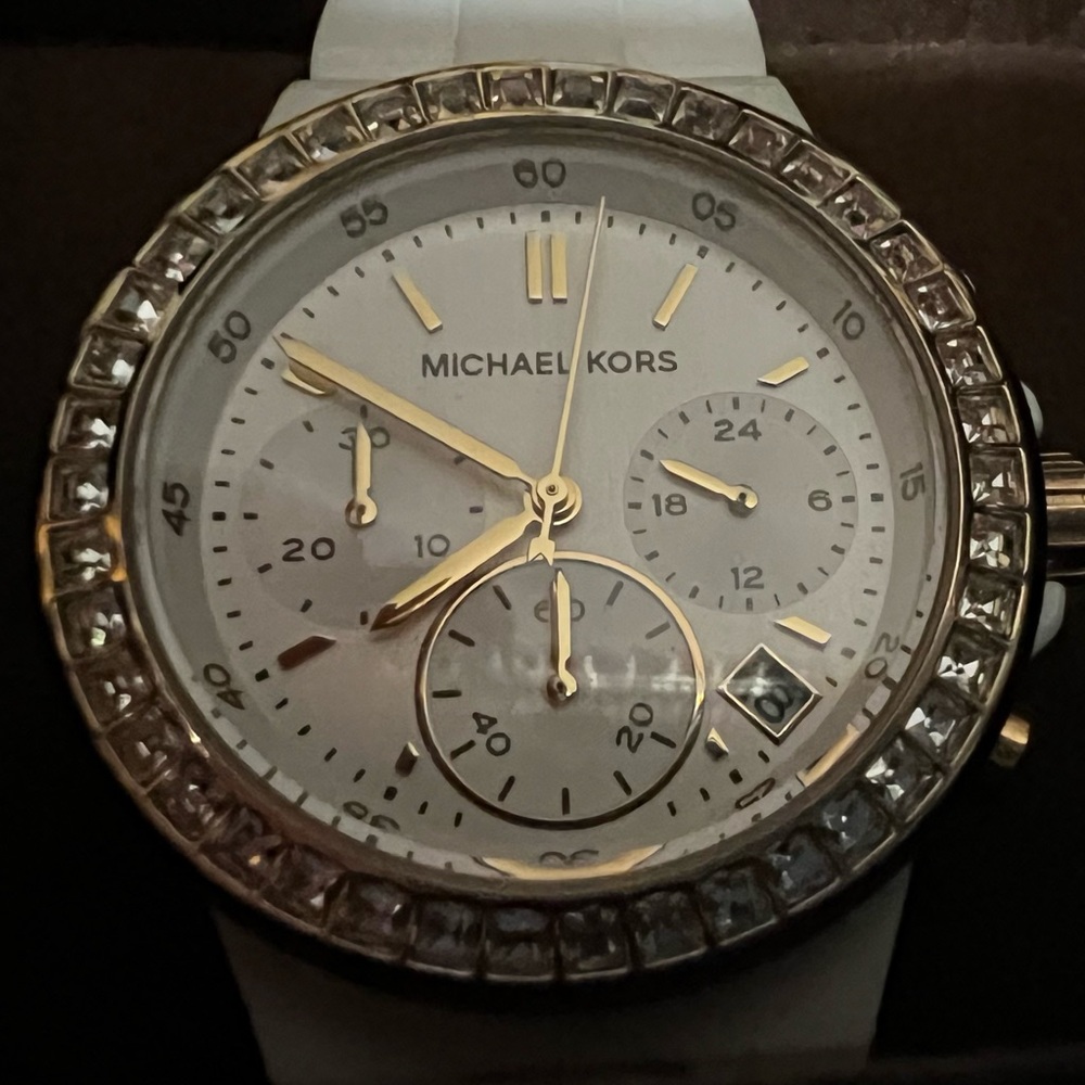 Michael Kors watch never worn needs new battery